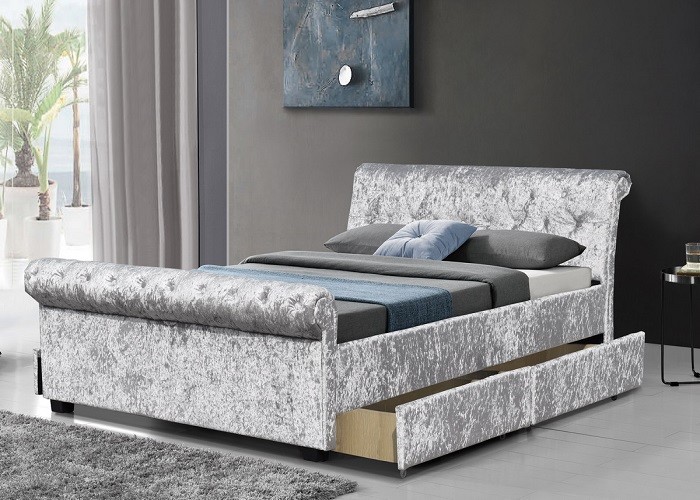 King size Chesterfield tufted storage bed with four drawers