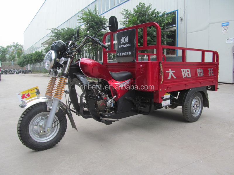 3300mm Size Red Tricycle 150cc Four Wheel Motorcycle with 1000kgs Loading Capacity