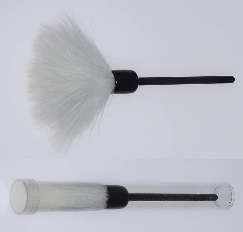 C135 Feather brush