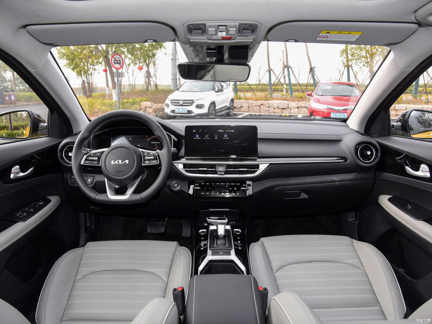 Petrol Fossil Fuel Powered Car Auto Sedan Vehicles Kia K3 1.5L IVT Compact 4 Door 5 Seat