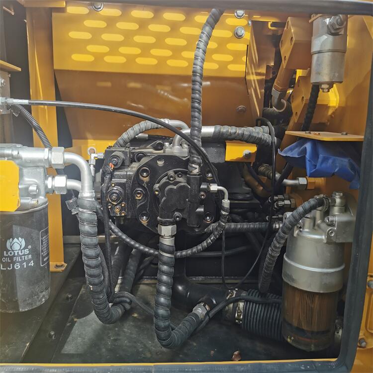 6.5m Transport Length Sany135 Excavator Hydraulic Digger and Active 228 Working Hours