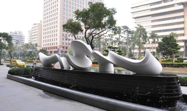 Quality Color Painted Outdoor Metal Statues Stainless Steel Baking Varnish Finishing for sale