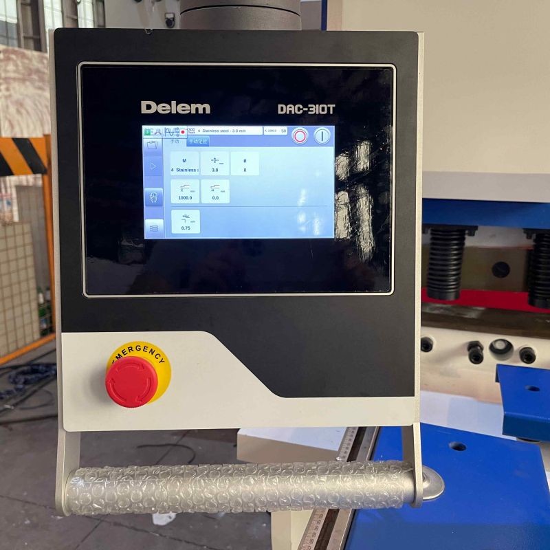 QC11K-12*2500 Hydraulic Guillotine Shearing Machine with Delem DAC310T Auto Shear Angle Adjustment