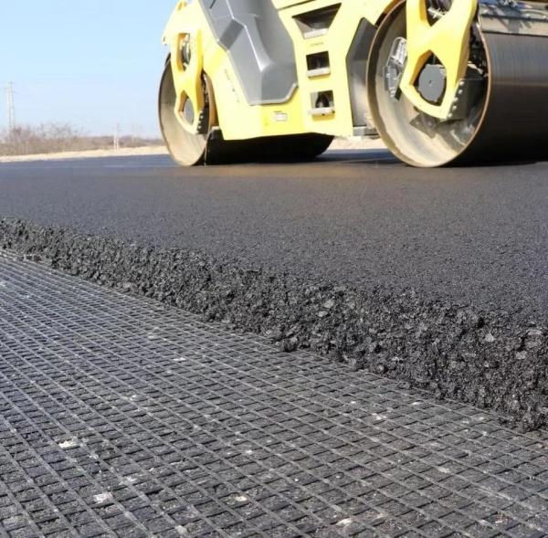 Buy cheap 50KN 100KN Fiberglass Biaxial Geotextile Geogrid With Bitumen Coating from wholesalers