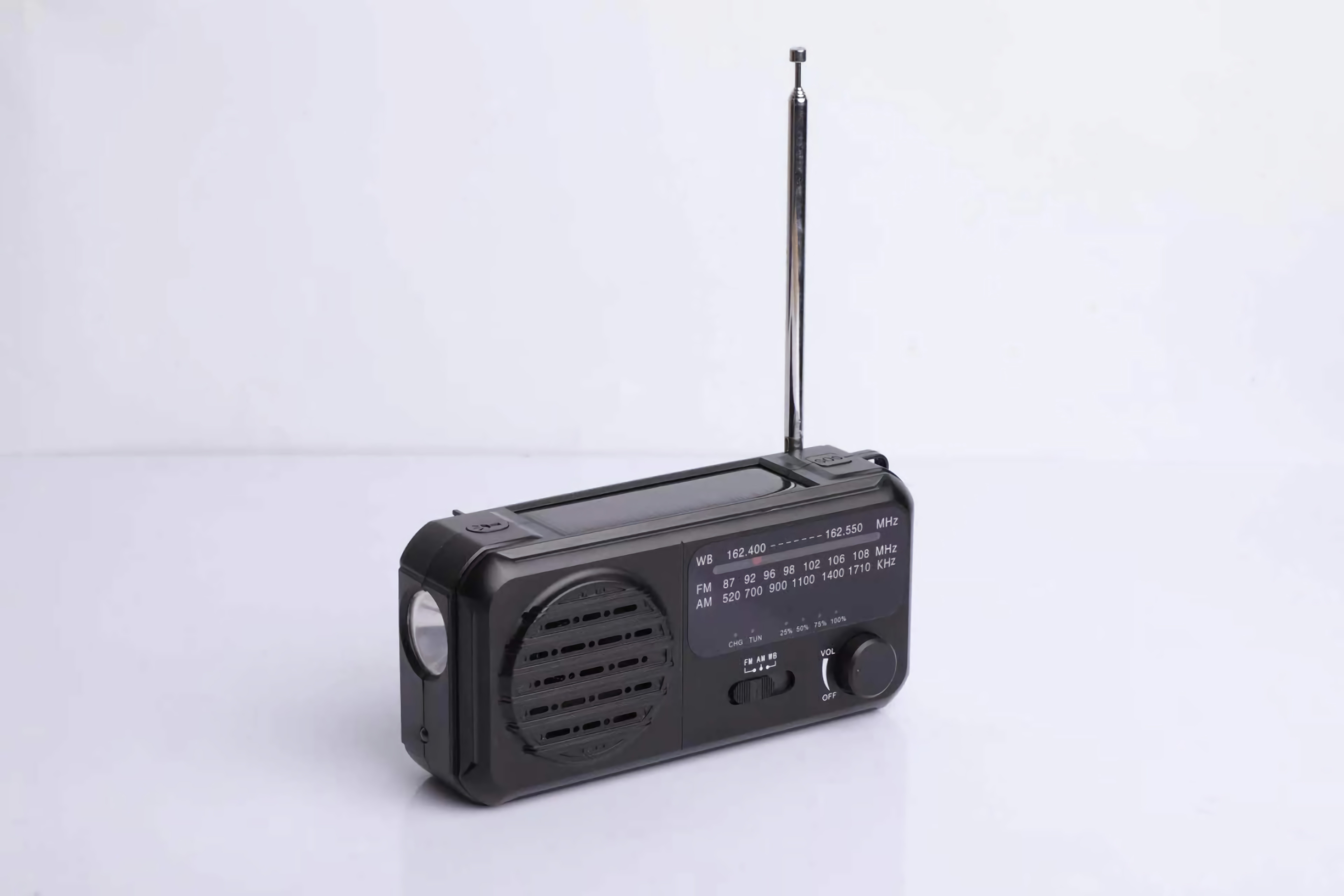 Portable 3 Band Radio 400g Multi Function Solar Battery Powered Hand Crank Radio