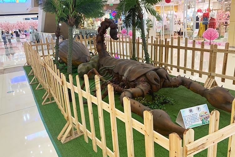 Life Size Crab Electronic Insects Scorpion , Zoo Park Decorative Statues
