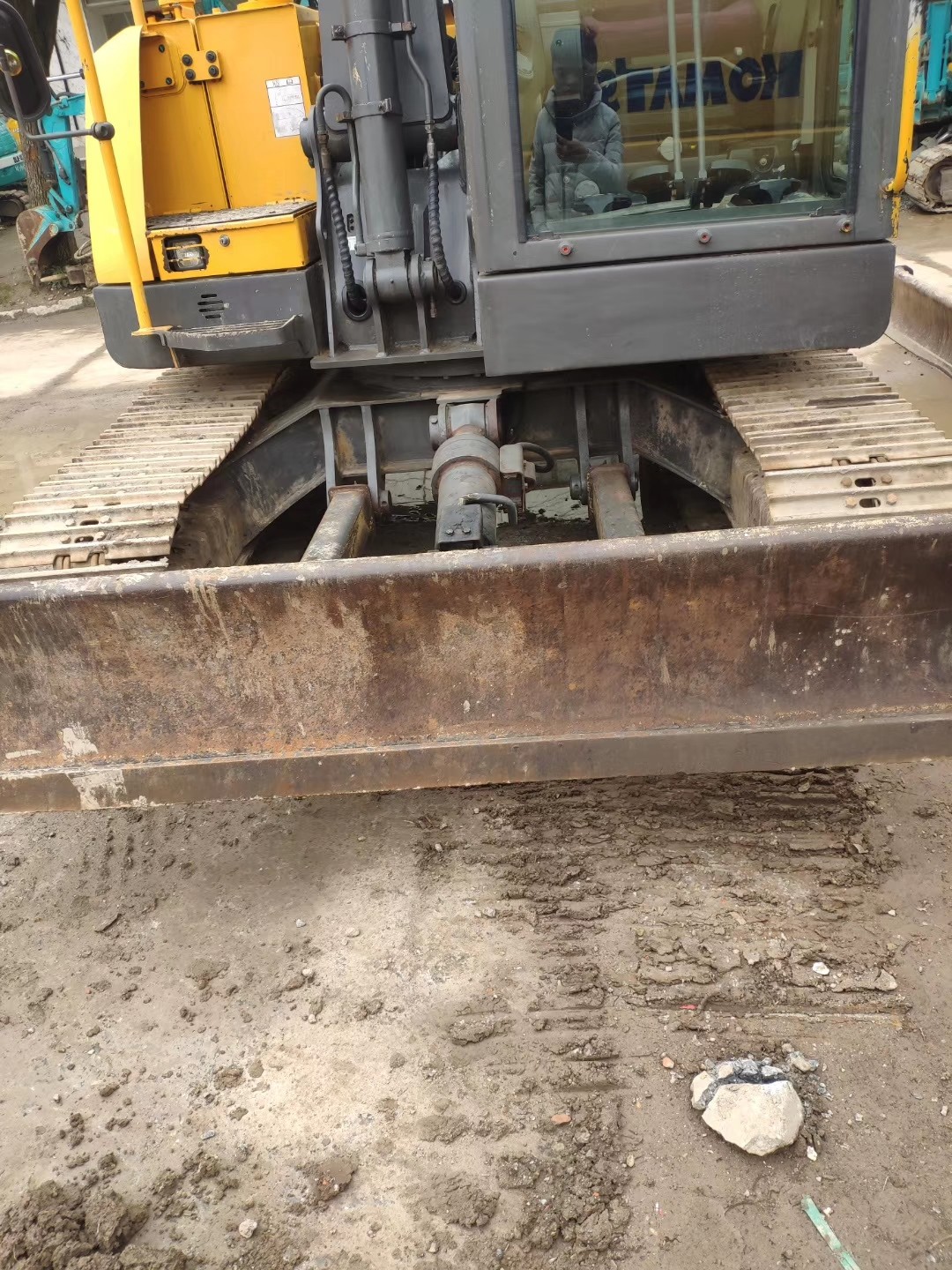 Crawler type second-hand Volvo excavator EC80D from China