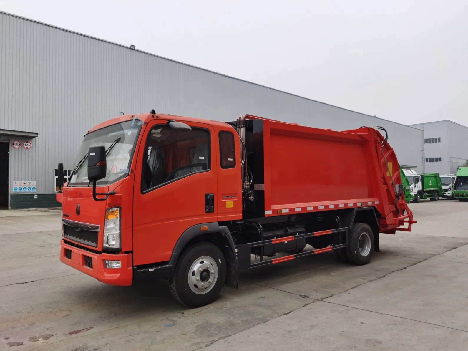 HOWO 4X2 Garbage compactor truck
