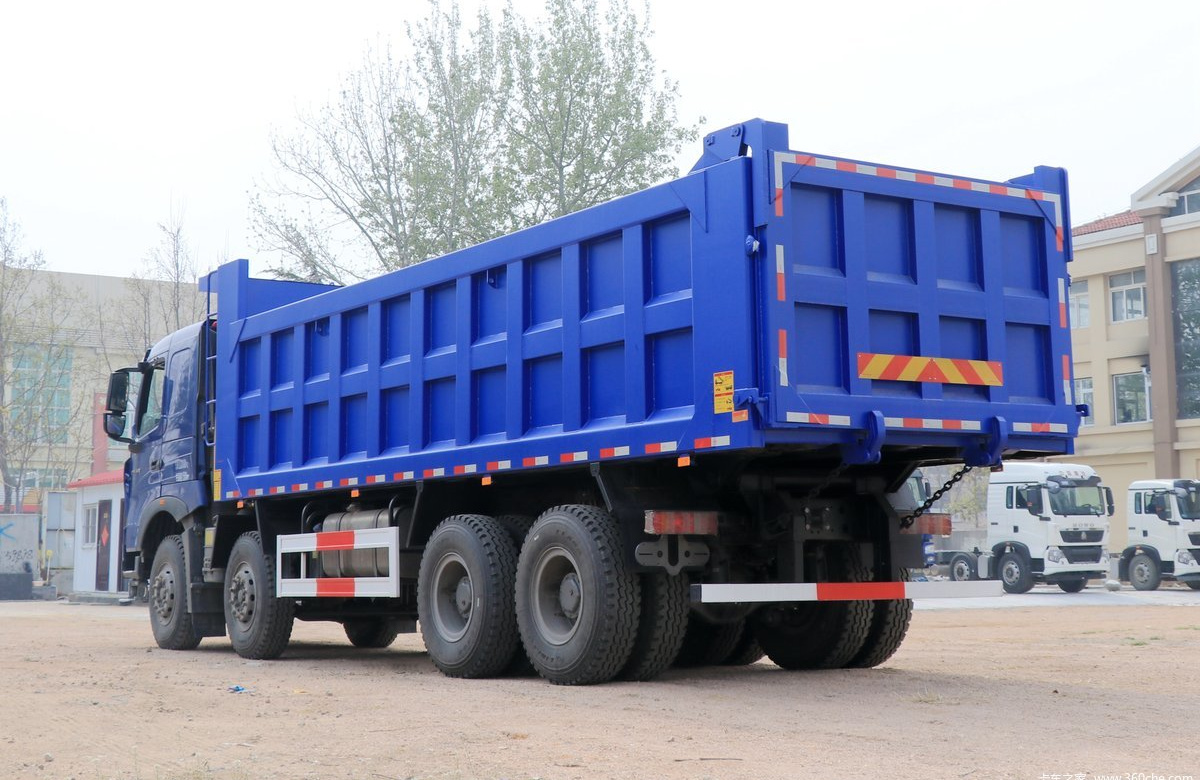 30 Ton Tipper Truck 8x4 Used Dump Truck SINOTRUCK Gear Box Diesel Fuel Efficiency