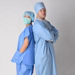Nonwoven Disposable Scrub Suits for Patient Doctors Nuser With Short Sleeve