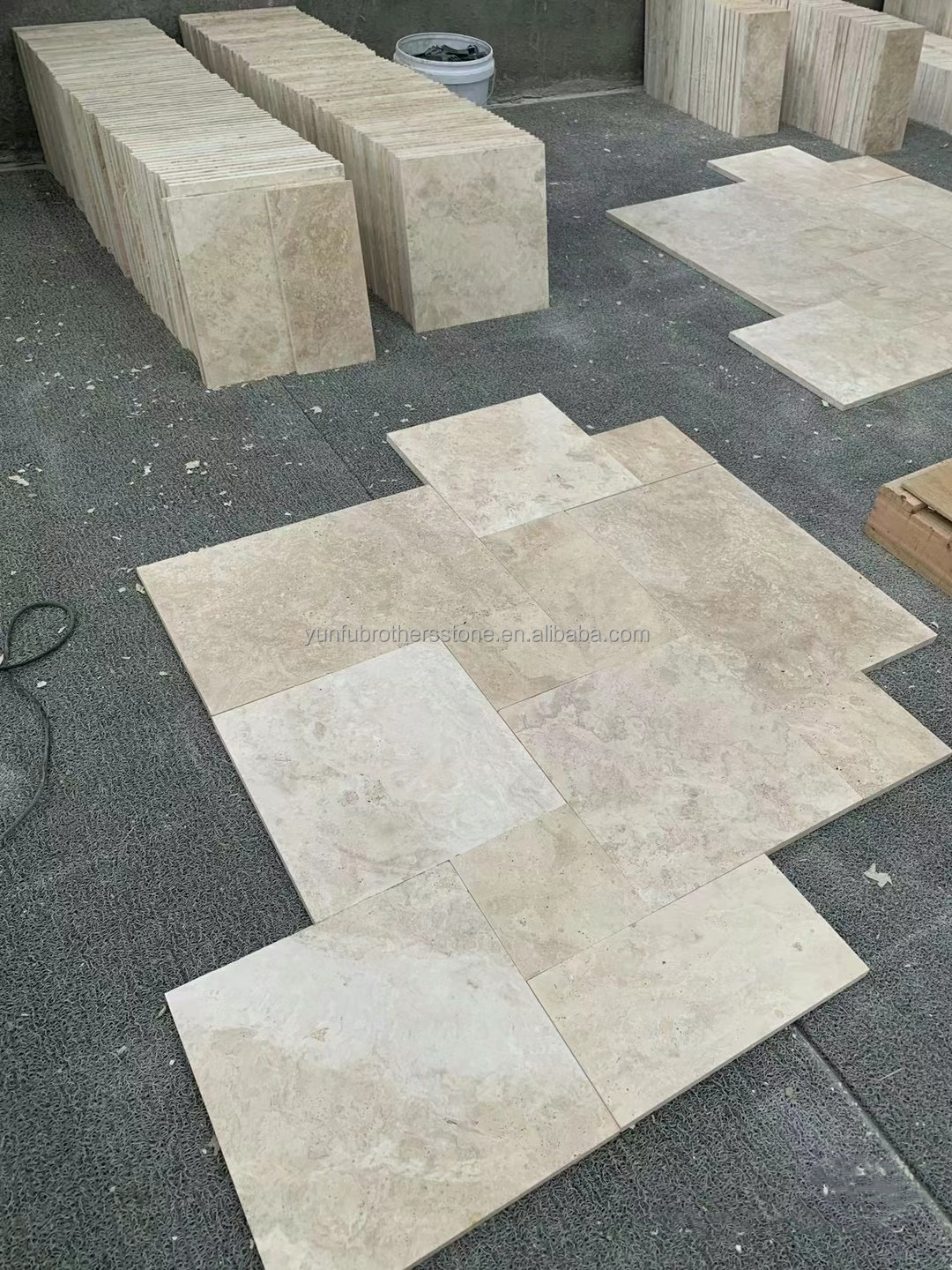 Polishing Glossy Silver Travertine Stone Ivory Deck Tile for Garden Terrace Area