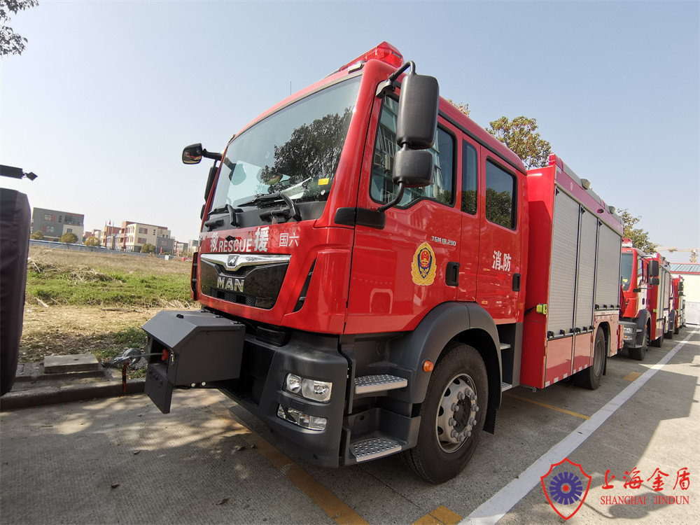 Chemical Accidents Rescue And Salvage Fire Vehicle Front Winch Rear Crane