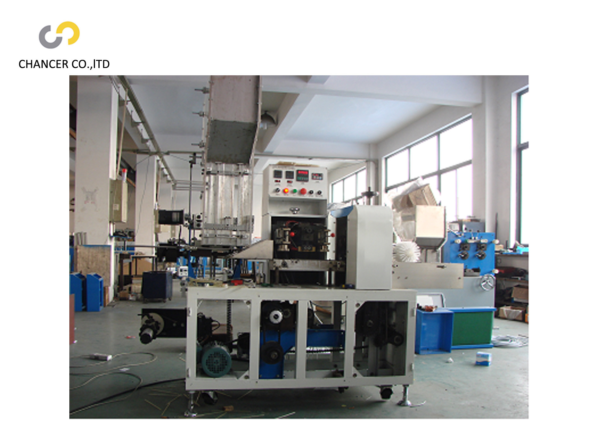 Automatic pillow type multiple drinking straw group wrapping machine