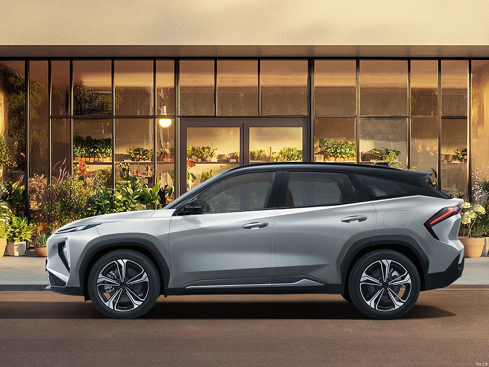 Geely Galaxy L7, powered by 1.5L and 1.5T engines, with a combined range of 1,370km and a pure electric range of 115km. a cost-effective plug-in