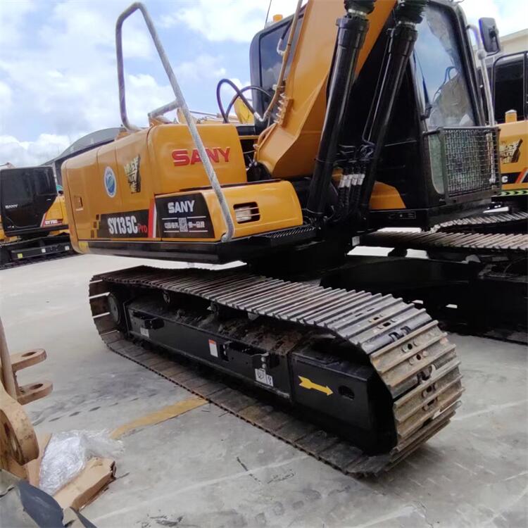 13000 KG Sany SY135C Crawler Excavator with Free Bucket and Original Hydraulic Valve