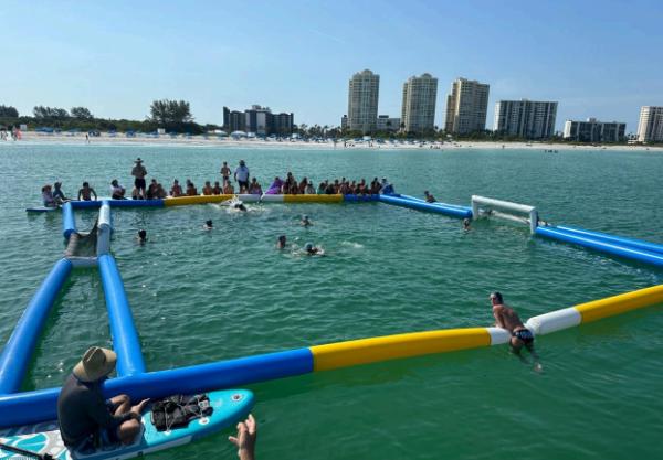 Customized Outdoor Interactive Inflatable Soccer Court Giant Water Inflatable