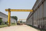 Semi-gantry crane with electric hoist