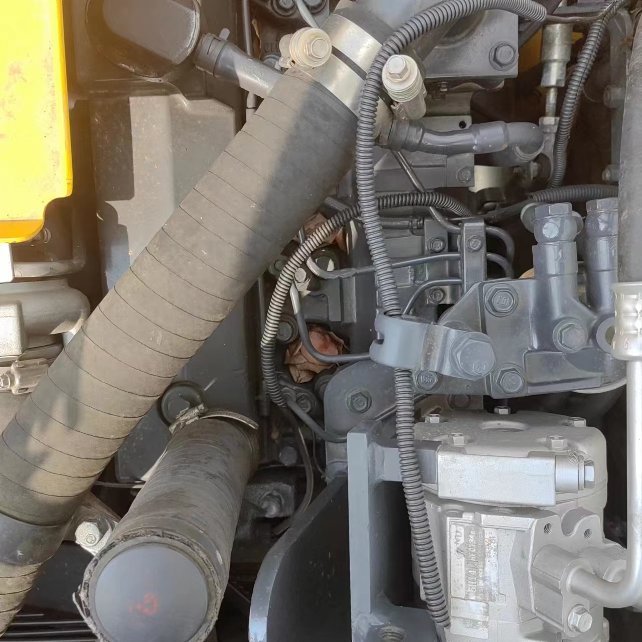 Original Hydraulic Pump Komatsu PC130-7 Crawler Excavator with 12600 Operating Weight