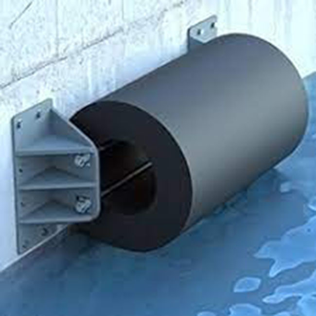 High Strength Cylindrical Marine Fenders For Efficient Docking Operations