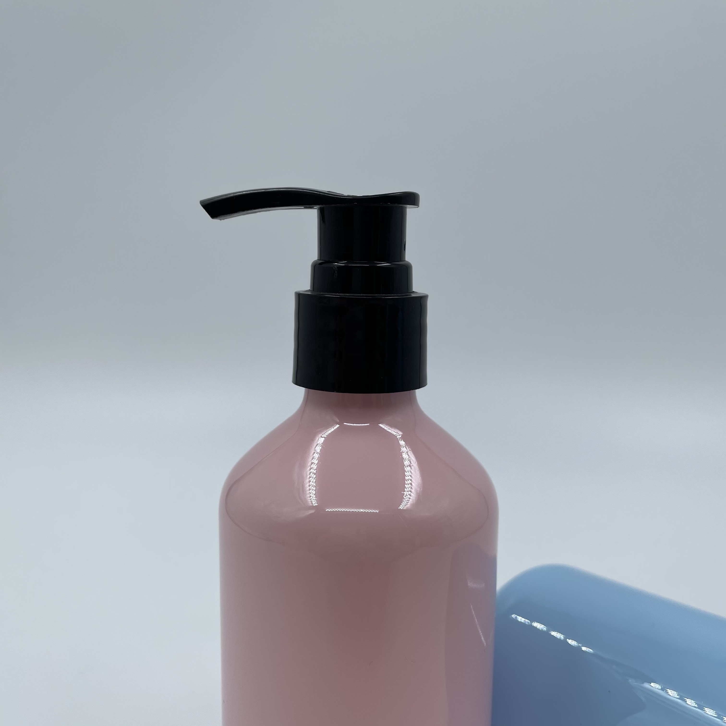 Hot Stamping 24/410 Pump Empty Cosmetic Bottles Custom Color