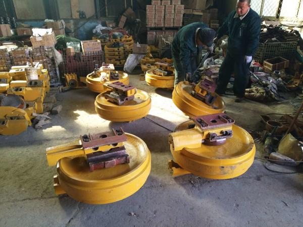 Buy cheap komatsu D50-18 D53-17 FRONT IDLER OEM NUMBER : 130-30-13115 SHANTUI Produce from wholesalers