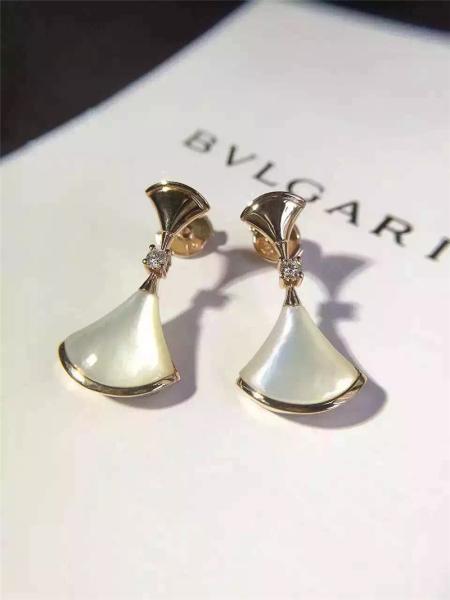 Buy cheap DIVAS'DREAM earrings in 18 kt pink gold with mother of pearl and diamonds from wholesalers