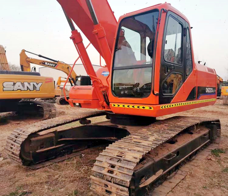 Used Doosan DH220-7 Excavator in Good Condition Made in Korea 22 Ton Crawler Chain