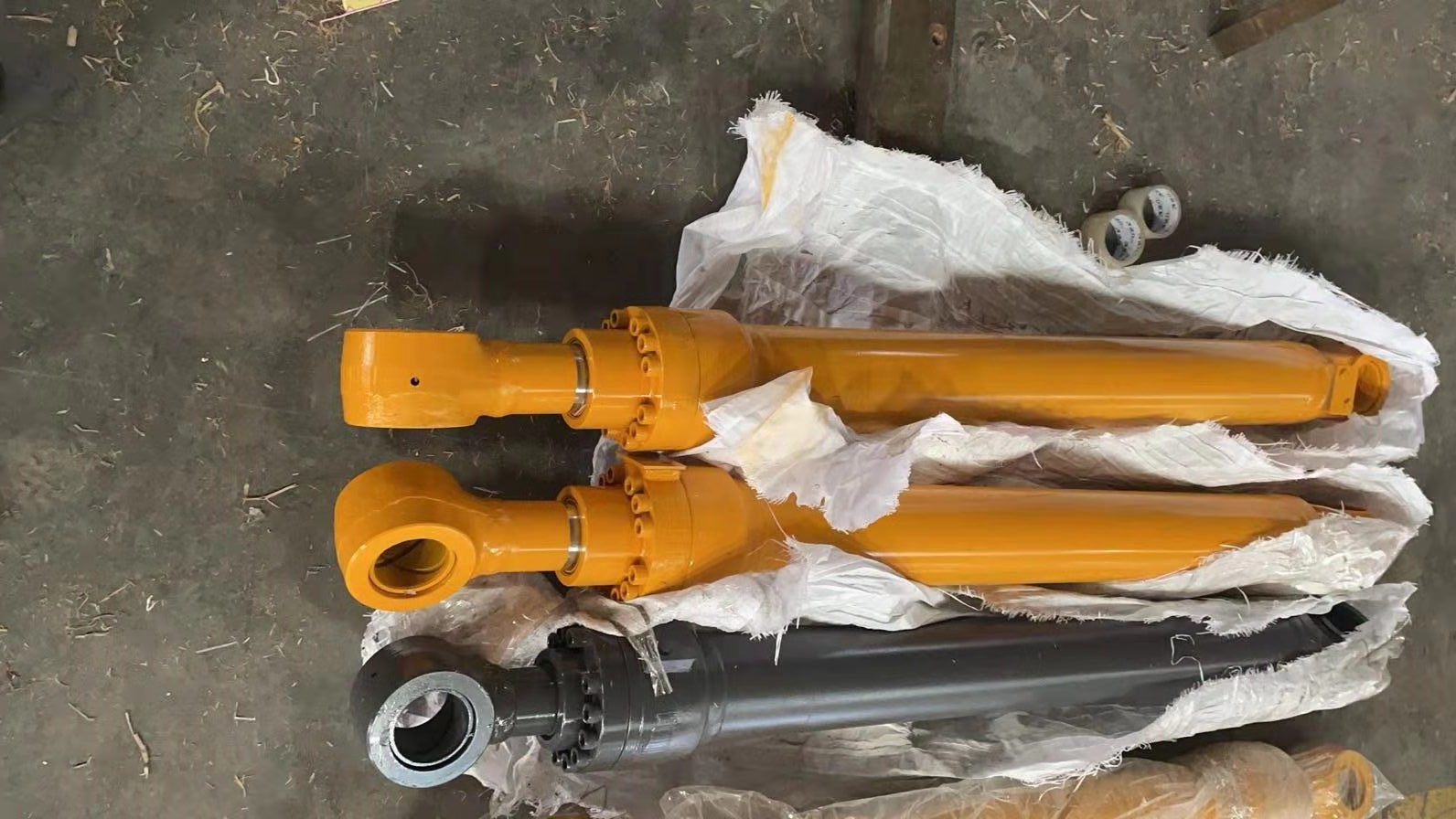 Cylinder Excavator Bucket Teeth Bush And Pin 61N8-31310 For R220 R210-5 R215