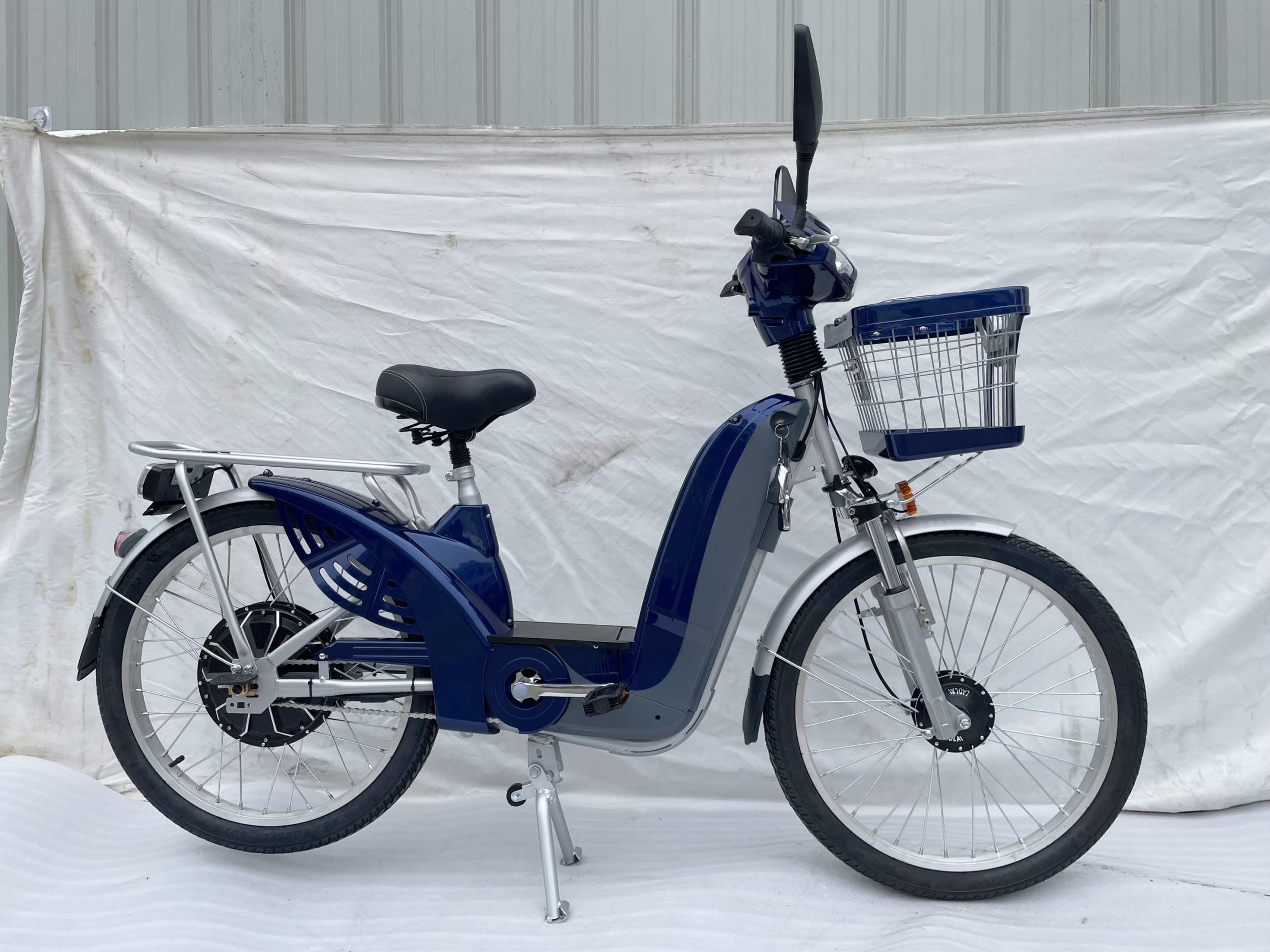 48V 350W Rear Hub Electric Bicycle 24 Inch Single Speed E Bike With LCD Display