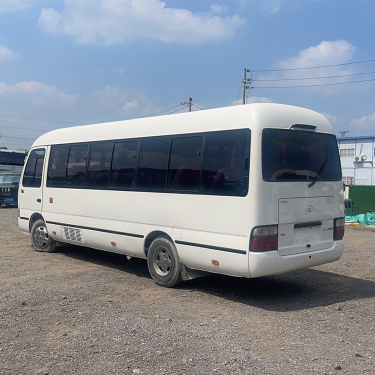 3935mm Wheel Base Toyota Coaster Bus with 19-29 Seats Closing Windows Sliding Doors