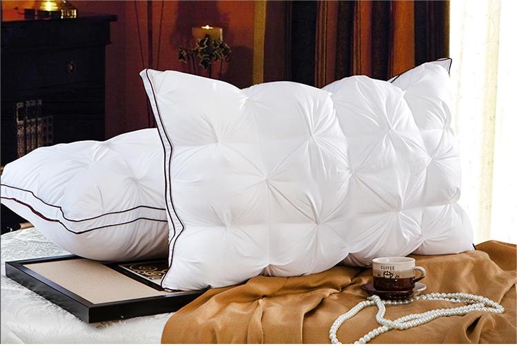 Three-Dimensional Silk Cotton Pillow Core for Hotel High Resilience Neck Protection
