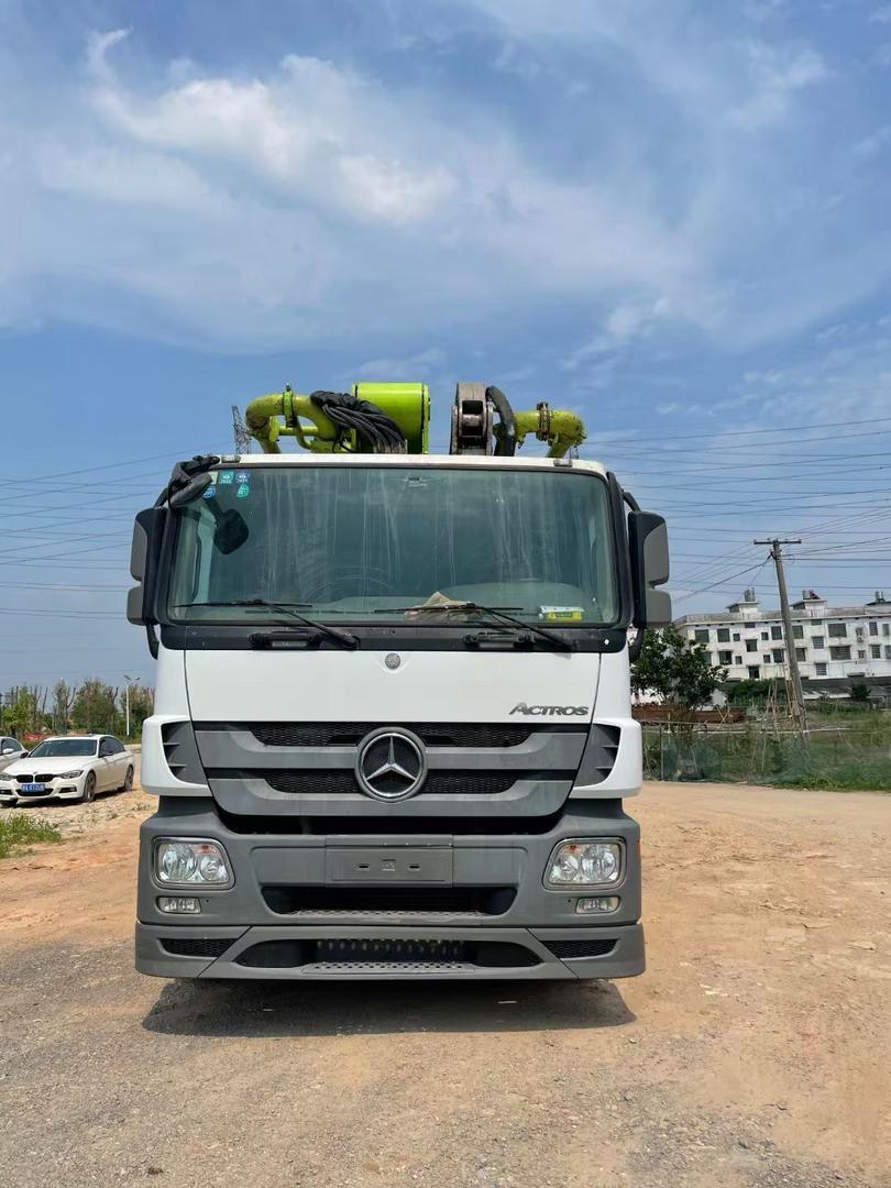 Ready-Mix Concrete Company Zoomlion 47meter 2013 Year 52meter Concrete Pump