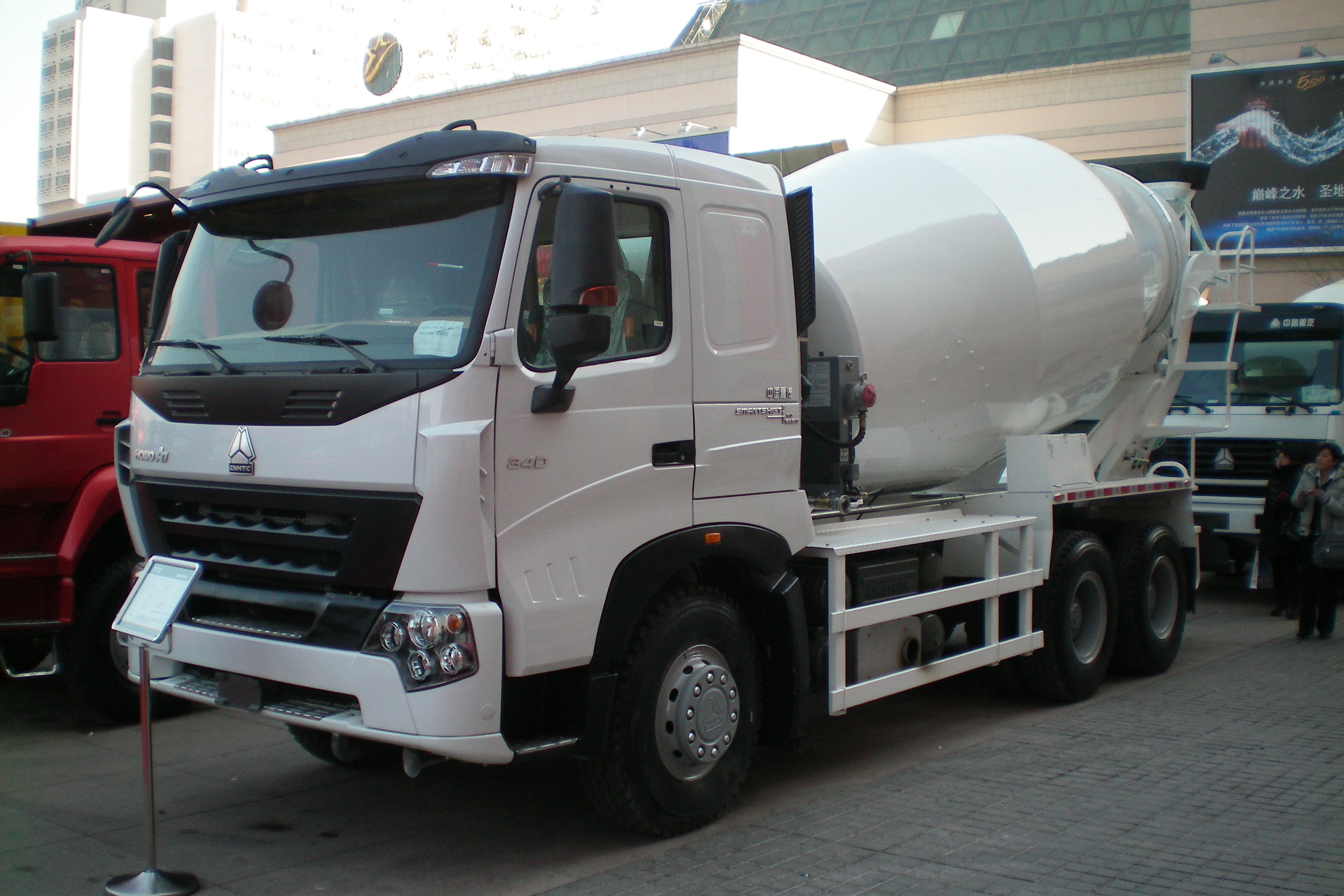 High Performance HOWO Volumetric Concrete Mixer Truck 6*4 6 CBM Long Life