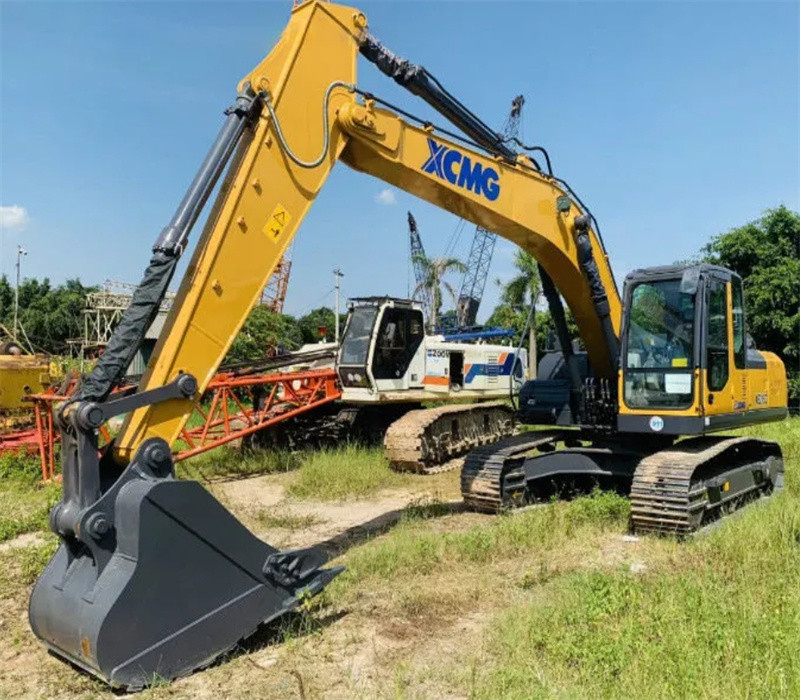 Used Excavator Digger XE215 Year 2005-2019 Mini Excavator Second Hand Bucket Capacity 1.0 m ³