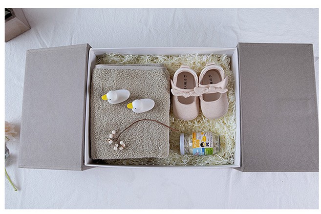 Biodegradable Baby Clothes Custom Clothing Boxes With Leather Handle