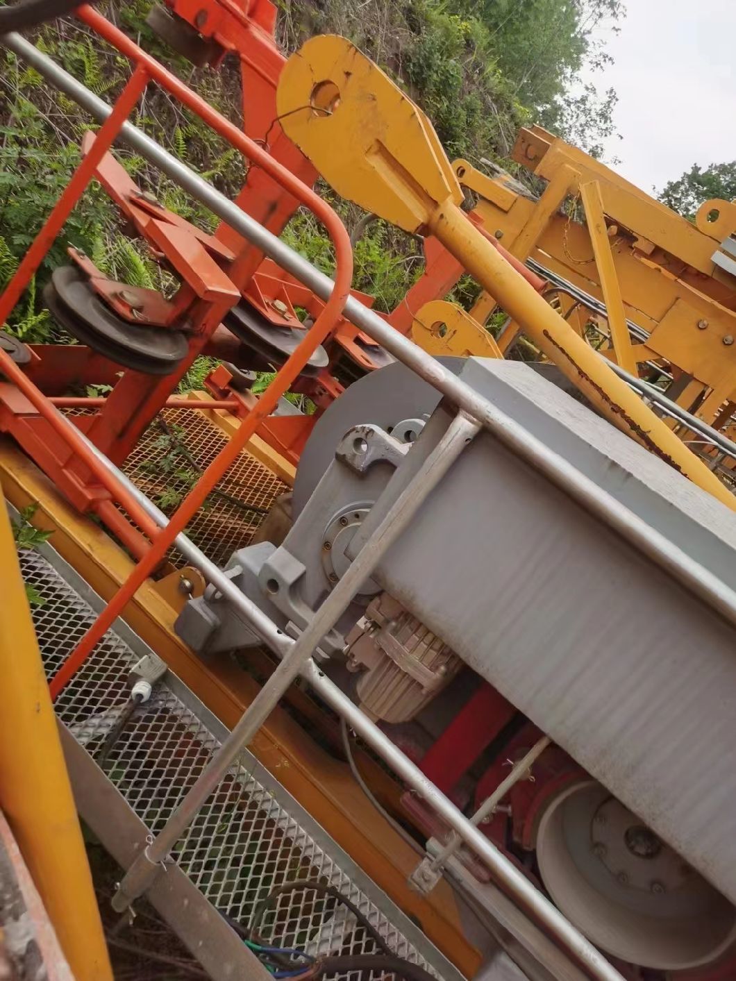 Earnest 2020 Used Tower Crane 6015 with Dismounted Sections for Sale
