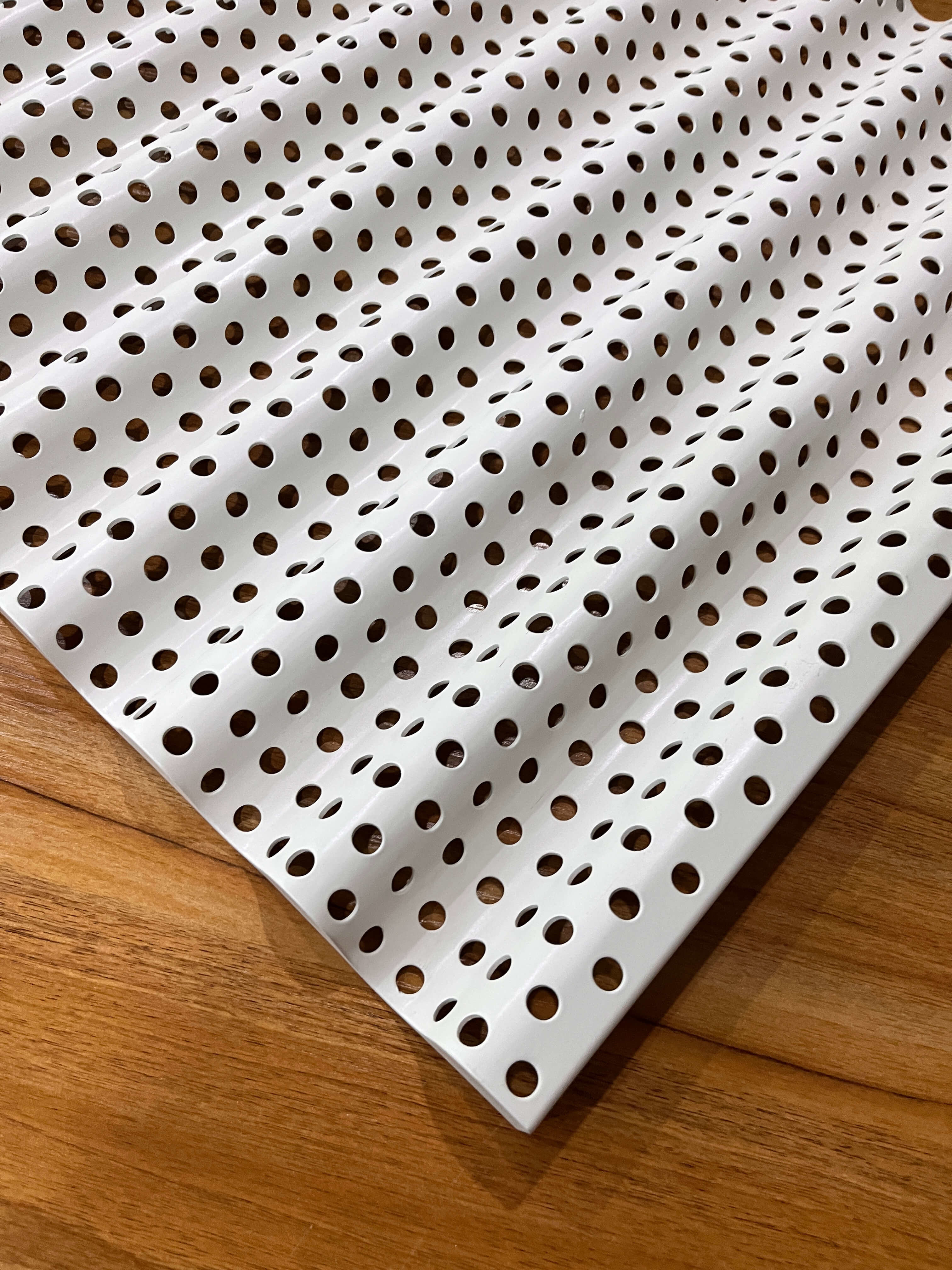 Sine Wave 600x630x2.0mm Aluminum Corrugated Panel With Diameter 10mm Perforation