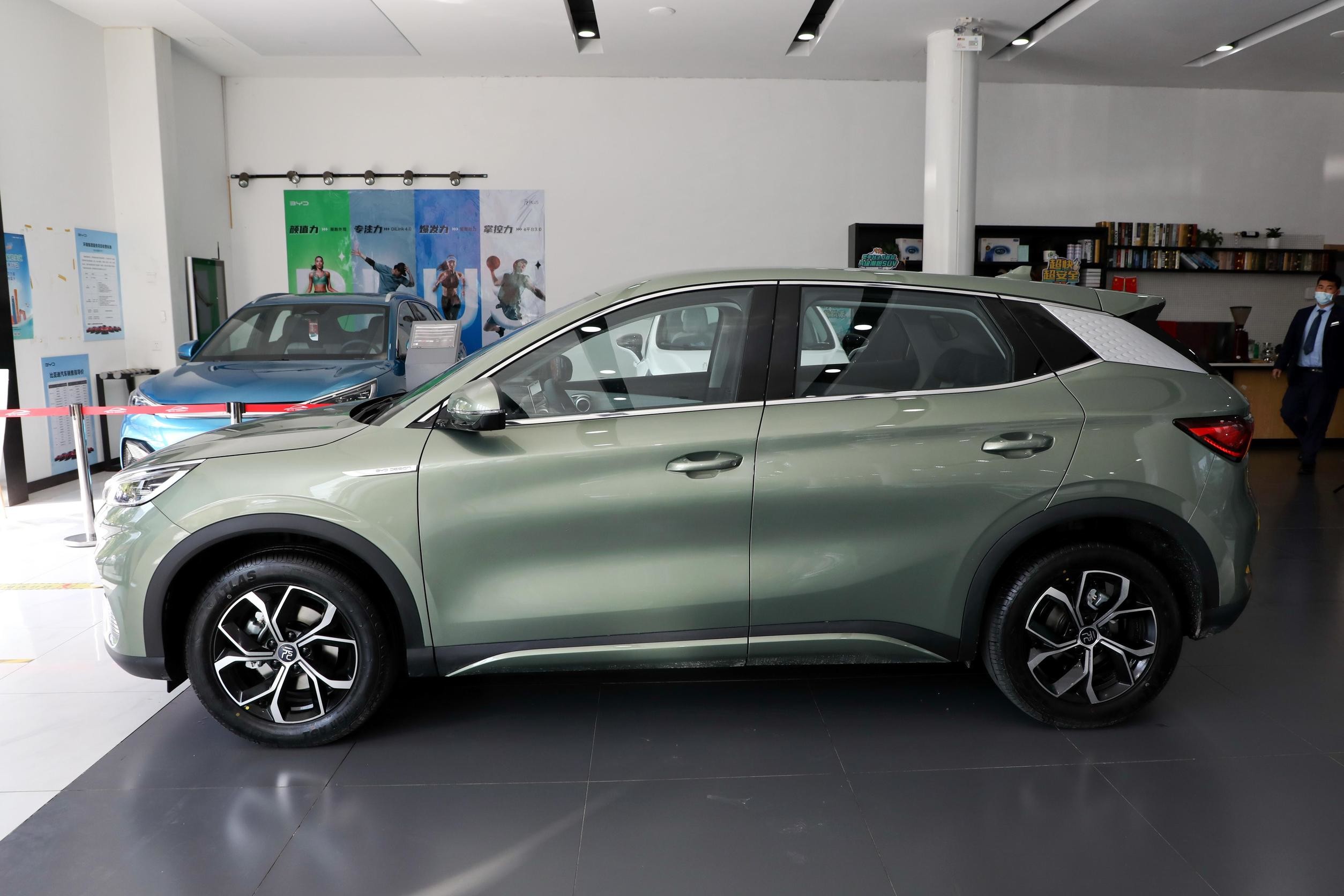 4 Wheels BYD Yuan Plus ATTO 3 SUV 430KM New Energy Electric Vehicles For Adults