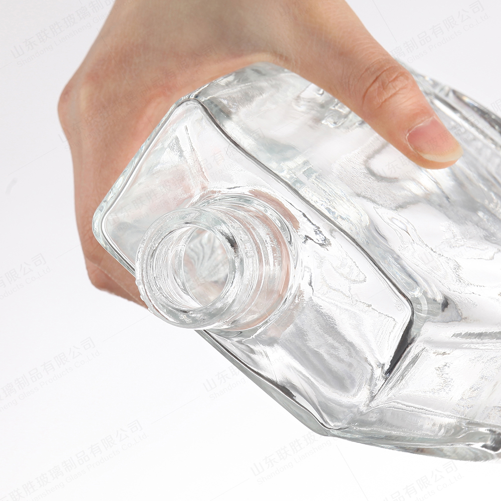 Decal Surface Handling 750ml Glass Liquor Bottle for Spirits Gin Whisky Vodka Tequila