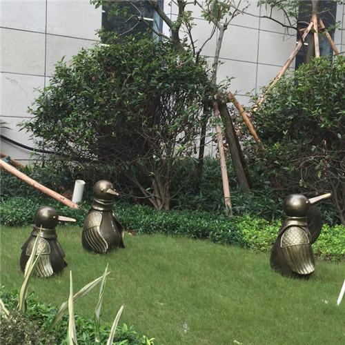 Buy cheap Handmade Bronze Garden Statues Outdoor Decorative Penguin Sculpture from wholesalers