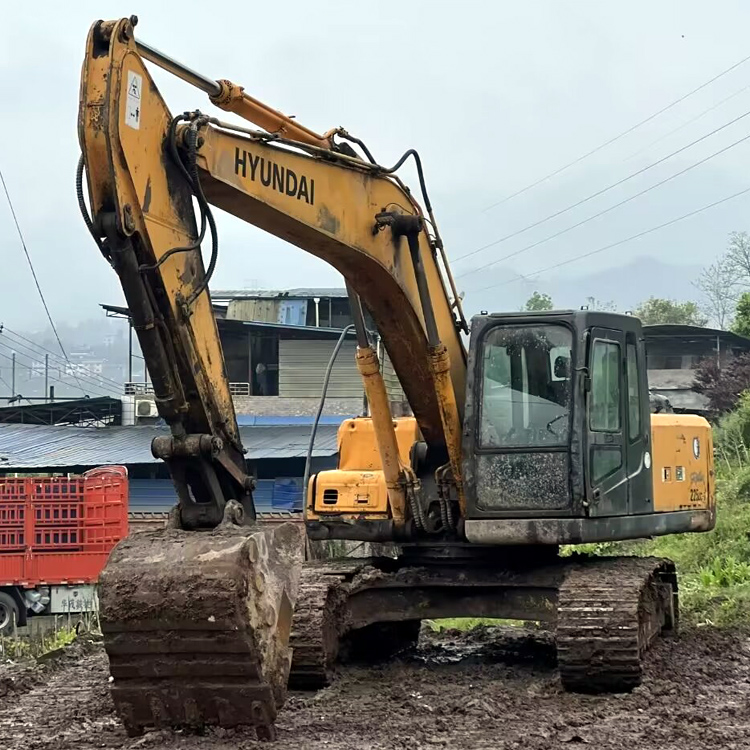 Good Working Condition 25 Ton Used Hyundai 225-7 Excavator with 21000 KG Machine Weight