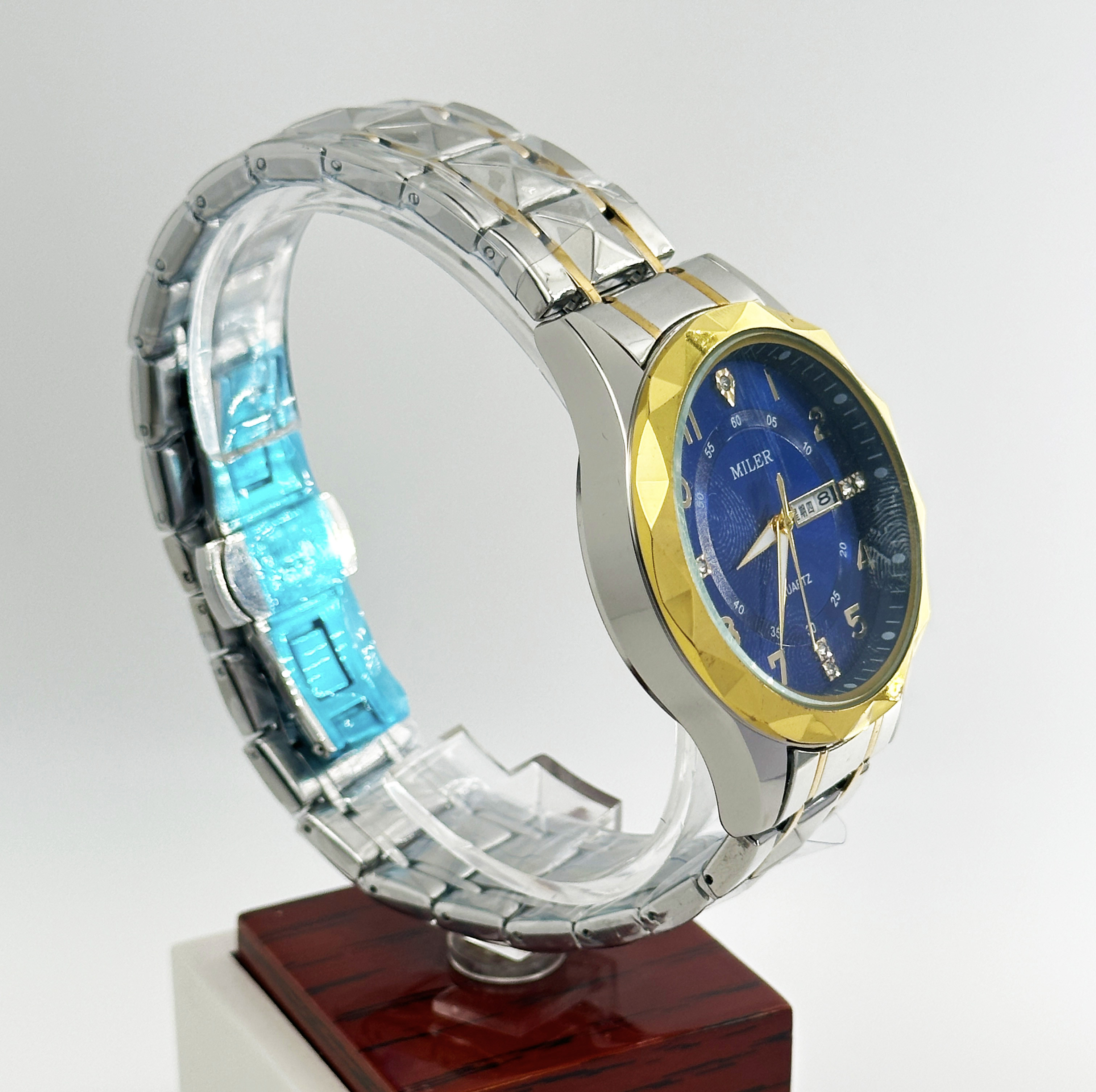 Stainless Steel Strap Watch The Perfect Timepiece For Outdoor Enthusiasts