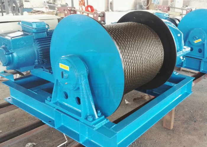 wire rope pulling or lifting building material construction winch