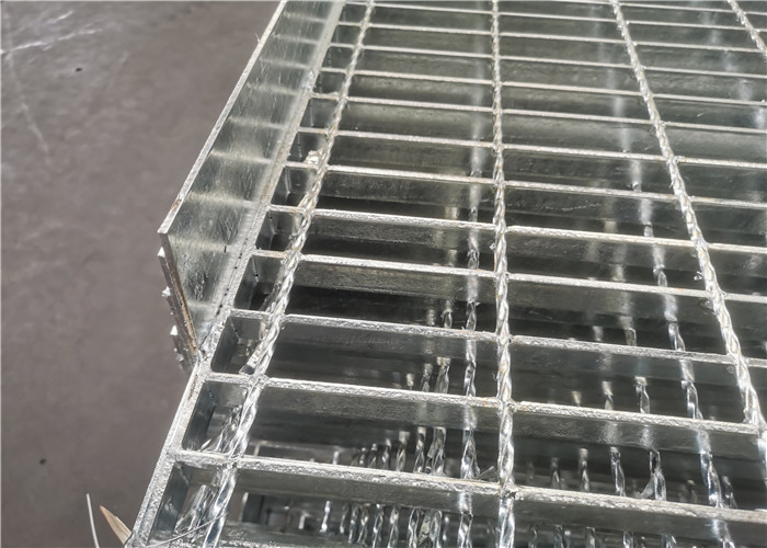 Serrated Stair Tread Platform Steel Grating Hot Dipped Galvanized 3X30