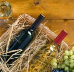 Custom Wine Bottle Cork With Black Plastic Top PVC Heat Shrink Capsule Bottle