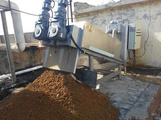 Customized Capacity Good Goods Screw Press Separation Machine For Manure Drying 10*8CM