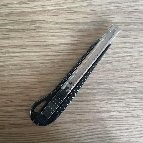 Buy cheap Black Knife Body And Red Tail With Snap-off Blade Type Made Of SK2 Steel from wholesalers