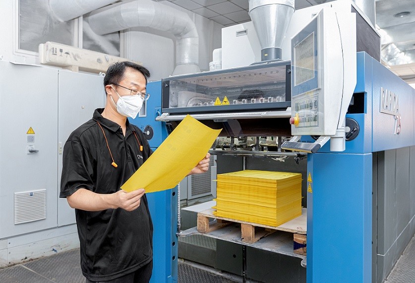 Medical biohazard waste box corrugated paper material Yellow / White Color