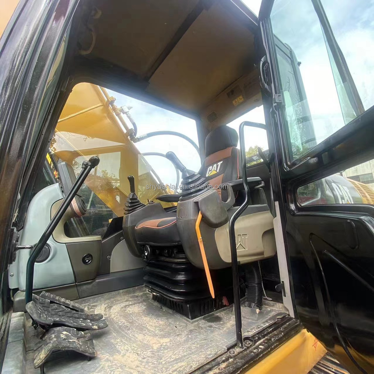 Second Hand CAT323 Excavator with Original Hydraulic Cylinder and Soft Steel Design