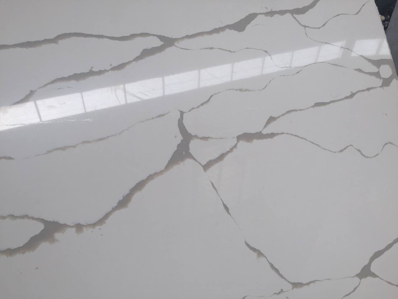 Environmental Friendly Calacatta Quartz Countertops With Grey Vein Low Maintenance